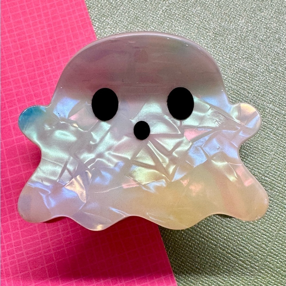 New Halloween White Pearlescent Ghost Acrylic Claw Hair Clip - 3” x 2.25” - Picture 2 of 6